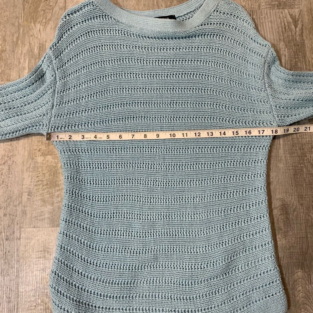 Ellen Tracy baby blue knit sweater with bell sleeves size medium - Picture 7 of 7